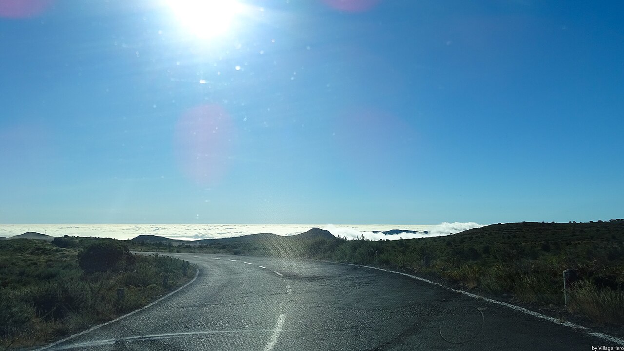 Route en montagne à Madère, au-dessus des nuages (Paul da Serra)